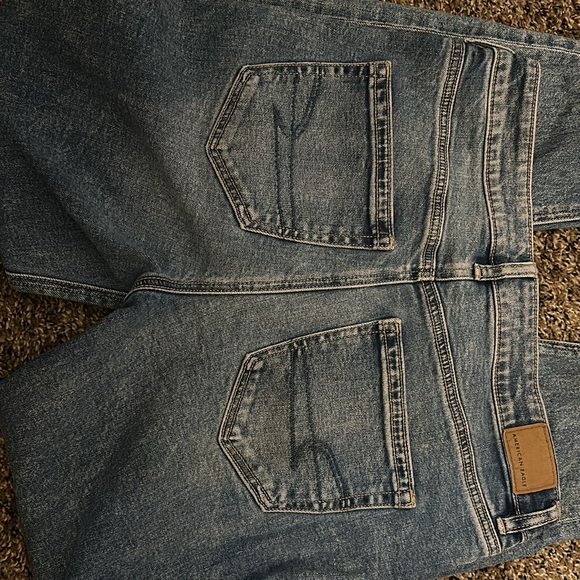 American Eagle Strigid Mom Jeans Size 4 - Picture 6 of 6